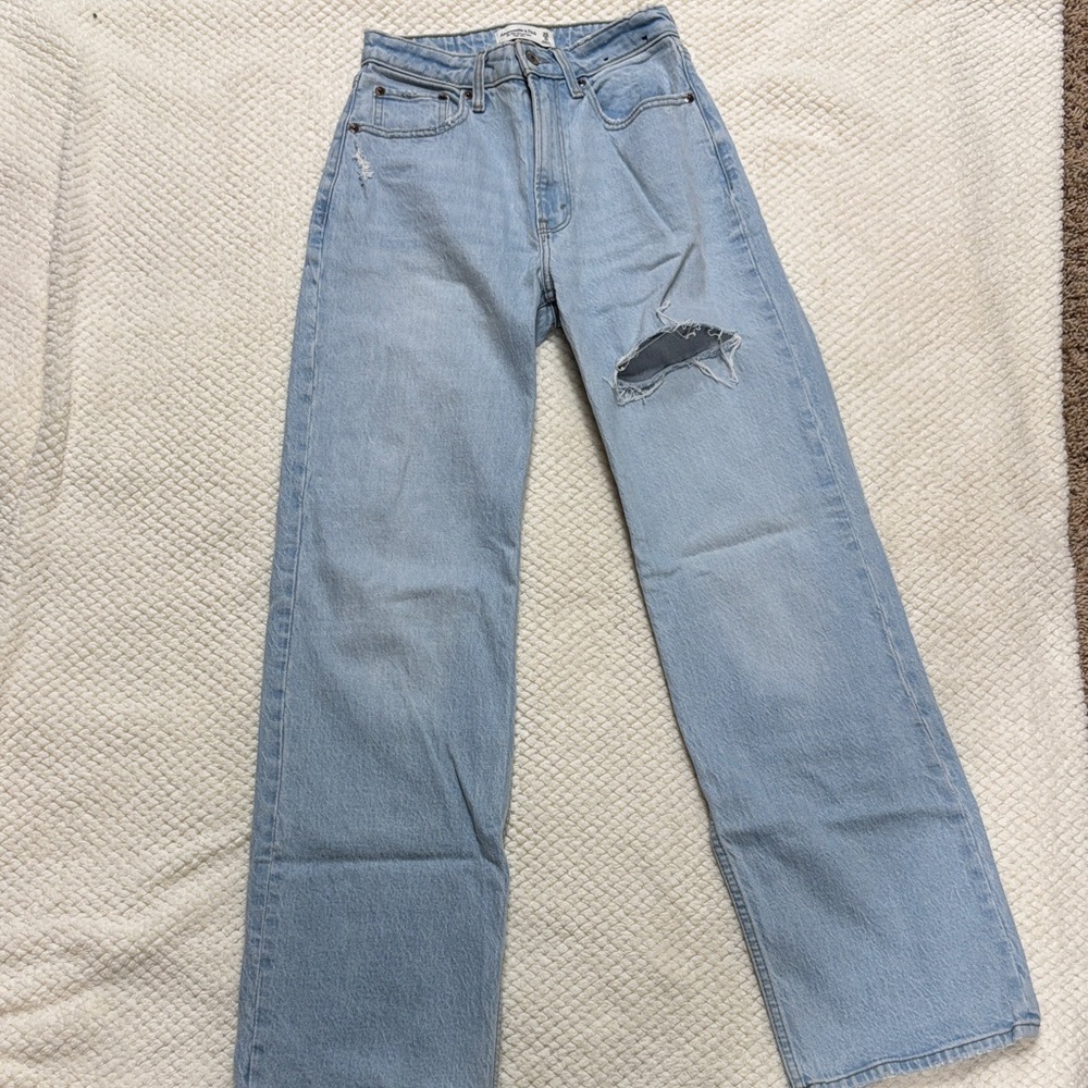 Abercrombie & Fitch Light Blue 90s Relaxed Jeans